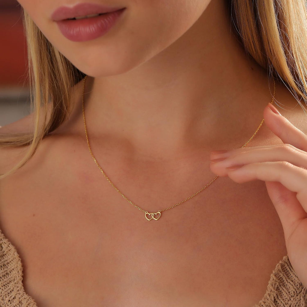 Heart Necklace for Women Girls, 18K Gold Plated Heart Pendant Charm Necklace Dainty Gold Necklace for Women Gold Jewelry Gifts for Mom Grandma Wife