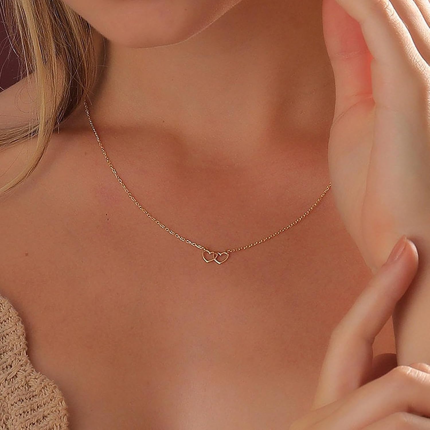 Heart Necklace for Women Girls, 18K Gold Plated Heart Pendant Charm Necklace Dainty Gold Necklace for Women Gold Jewelry Gifts for Mom Grandma Wife